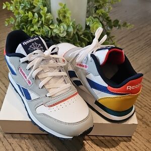 Reebok Grade School Sneakers Size 2 NWOT